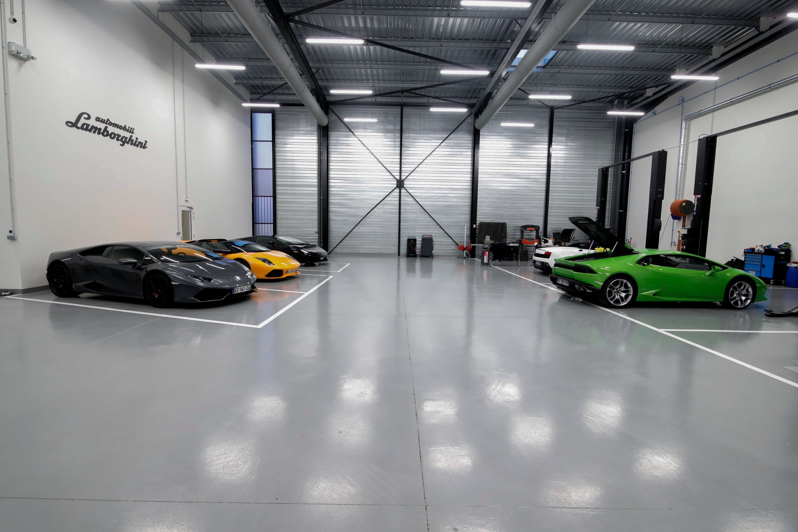 Foto 31 di Lamborghini Bordeaux