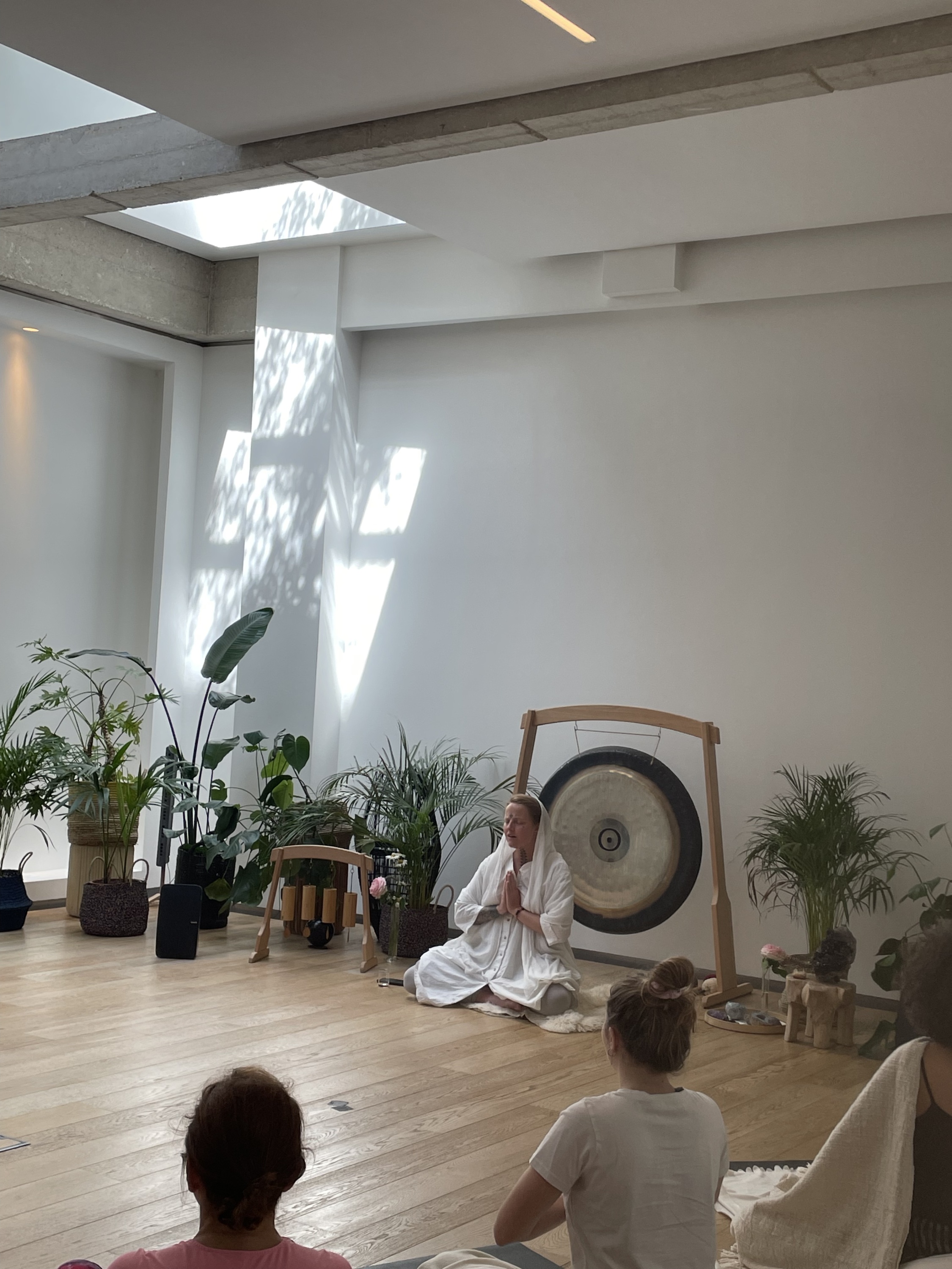 Le Centre Element Paris - Yoga Pilates & Méditation - Soins Énergétiques - Boutique