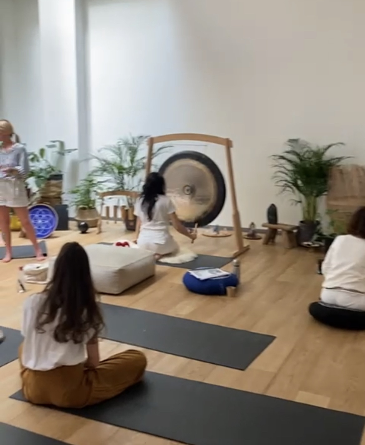 Le Centre Element Paris - Yoga Pilates & Méditation - Soins Énergétiques - Boutique