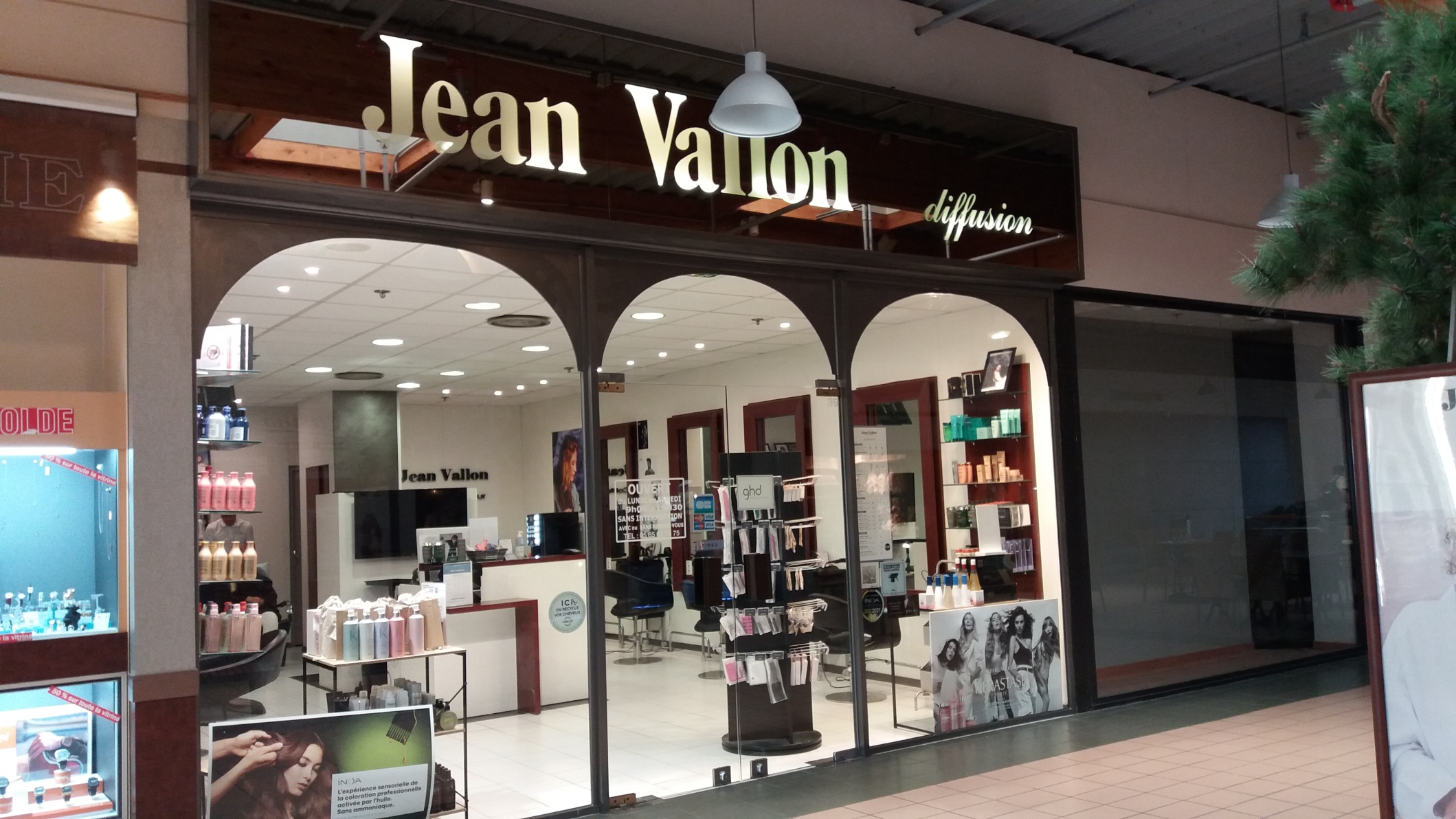 Foto 2 di JEAN VALLON
