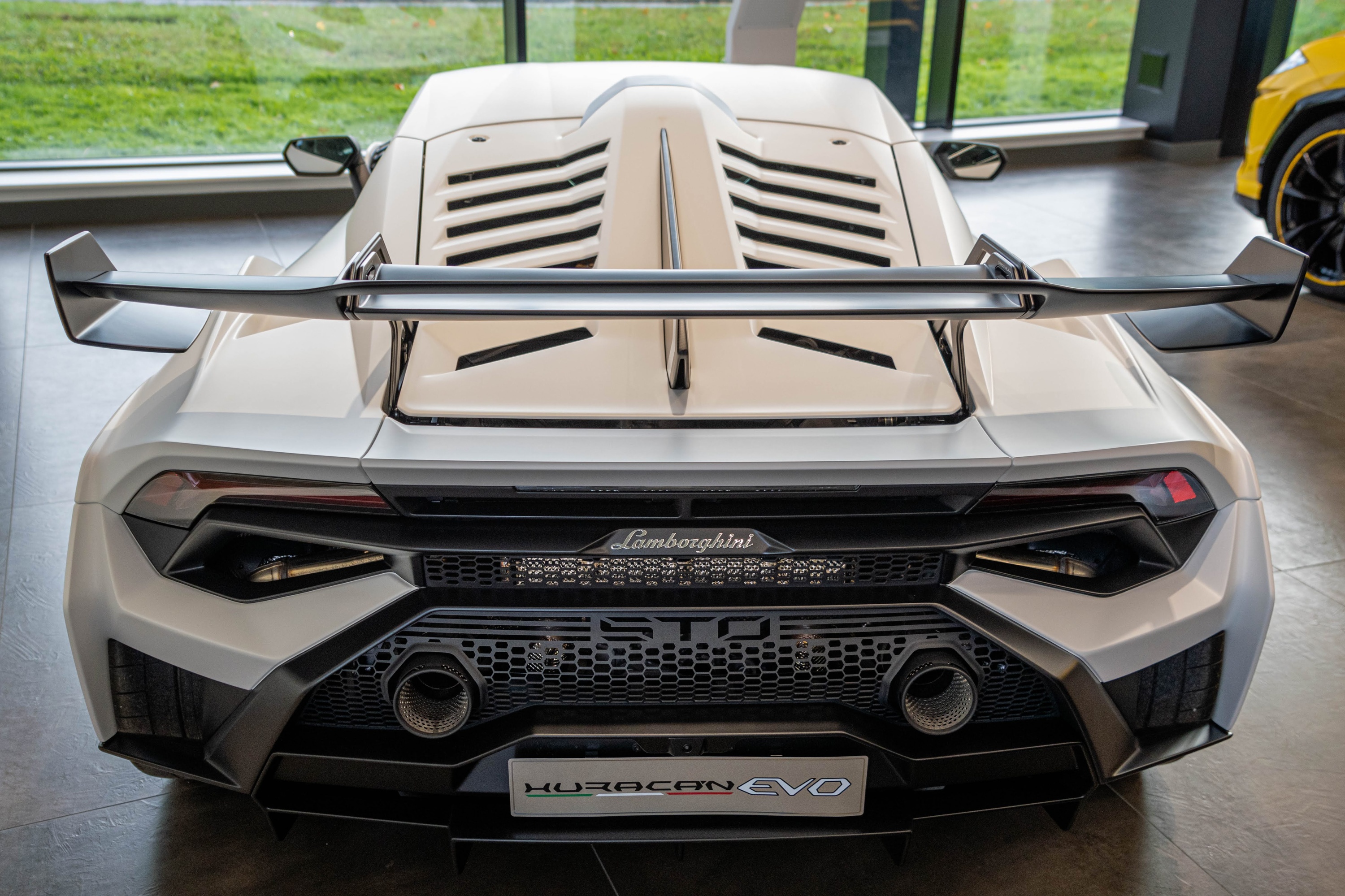 Foto 43 di Lamborghini Bordeaux