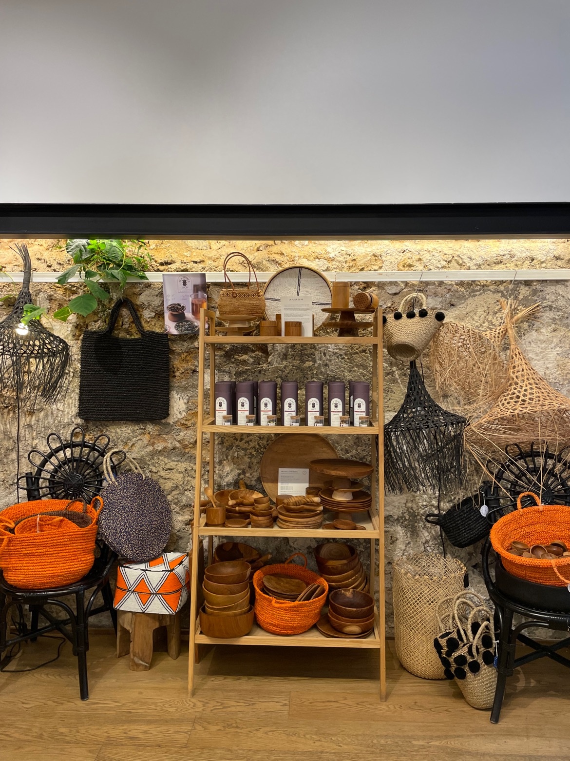 Le Centre Element Paris - Yoga Pilates & Méditation - Soins Énergétiques - Boutique
