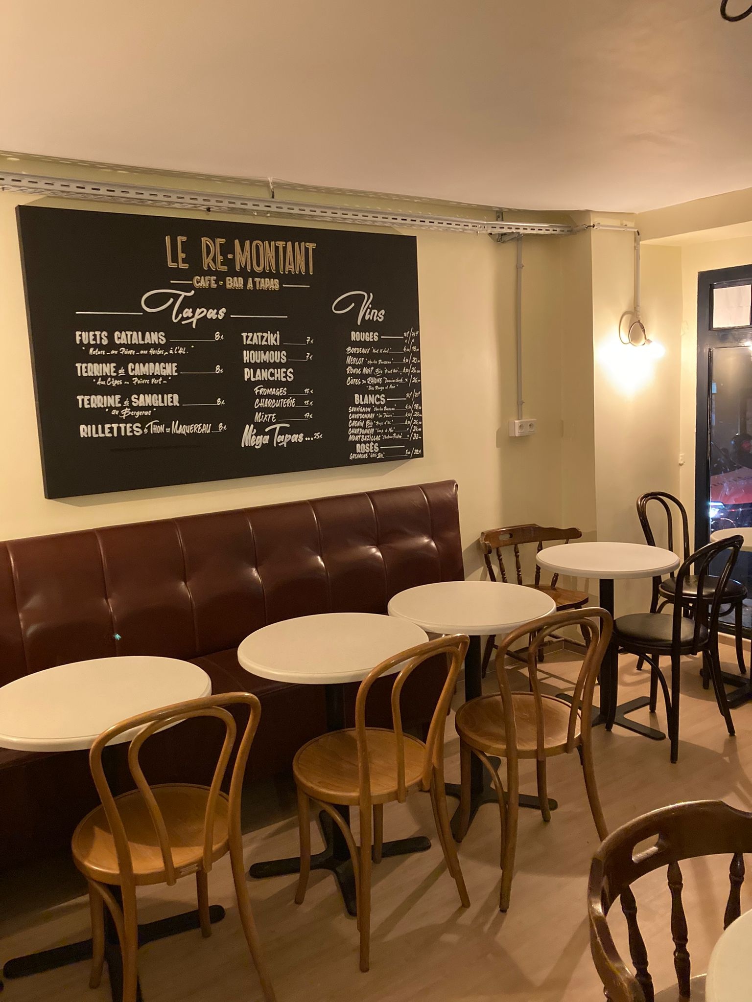 Le Re-Montant bar