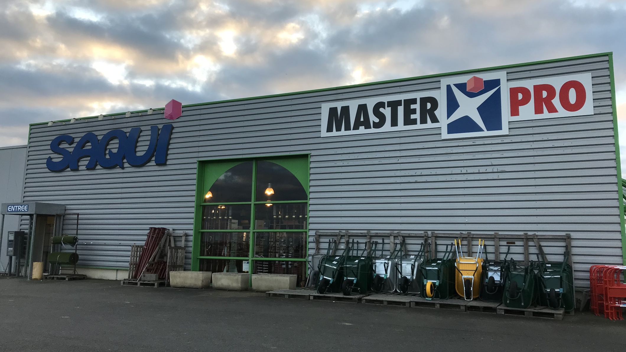 Foto 1 di SAQUI