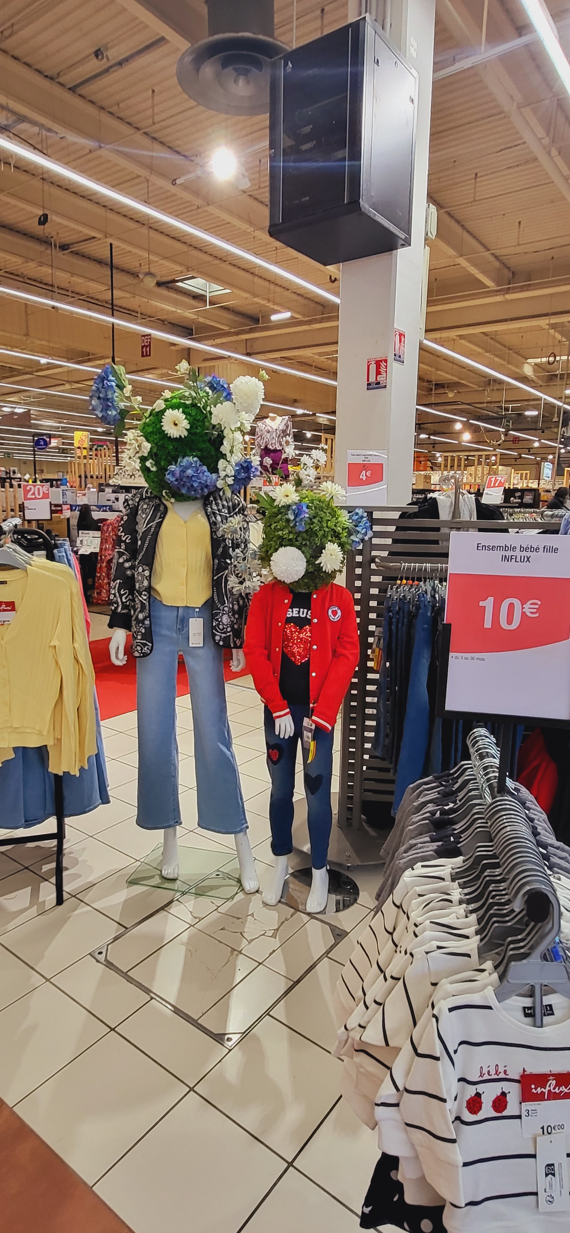 Foto 651 di Carrefour Ermont