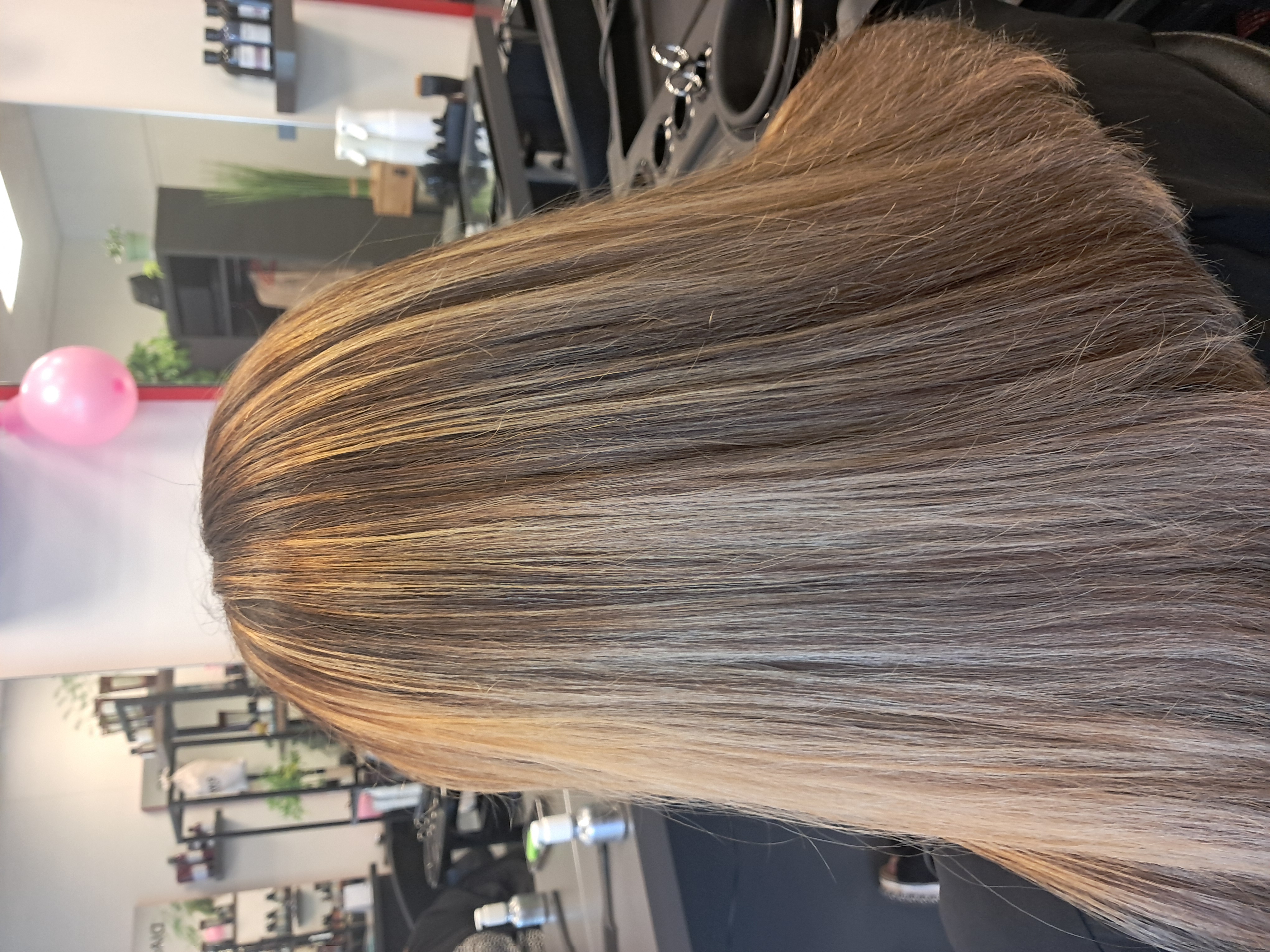 Foto 411 di SWAGG COIFFURE