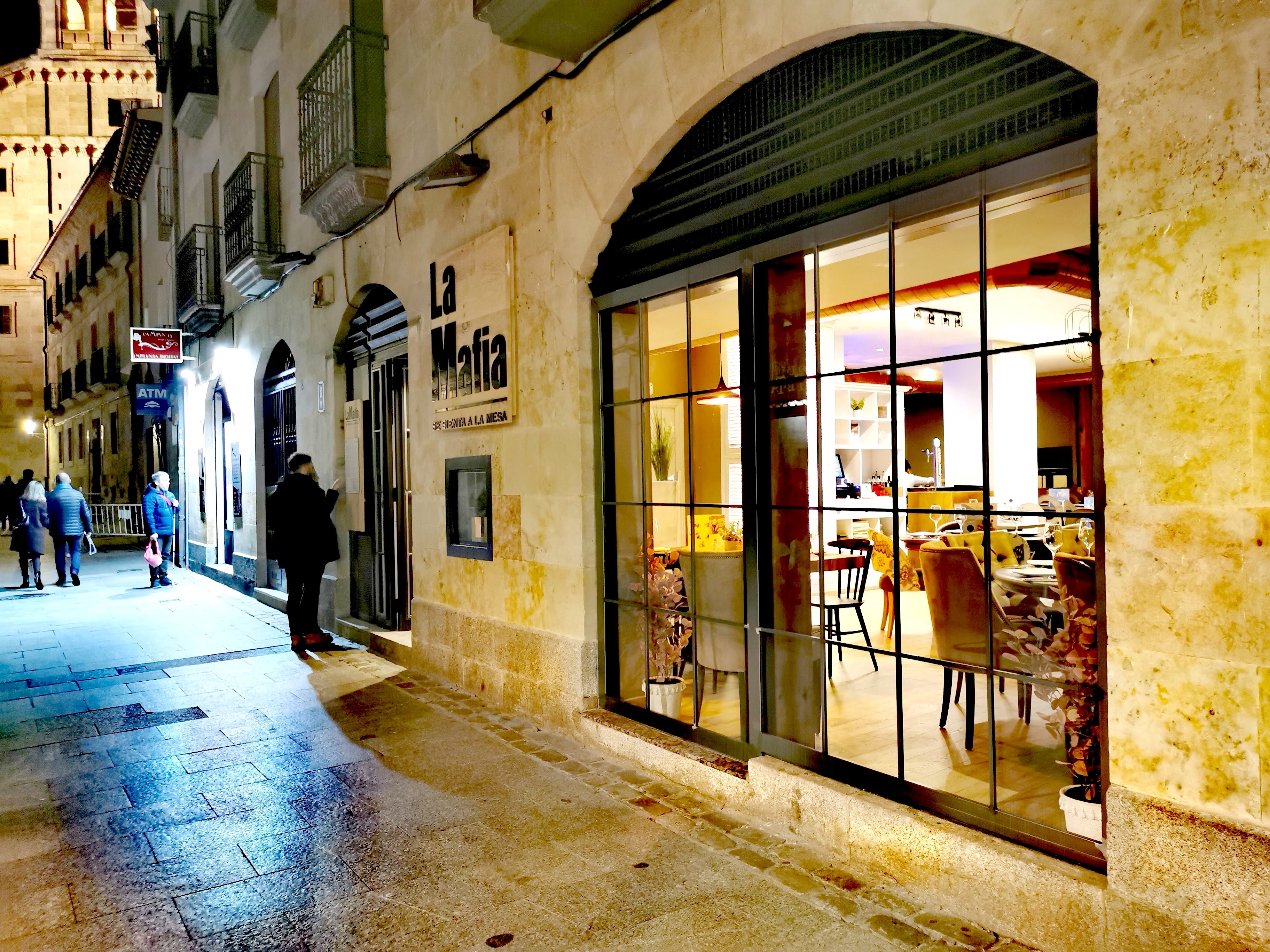 La Mafia se sienta a la mesa