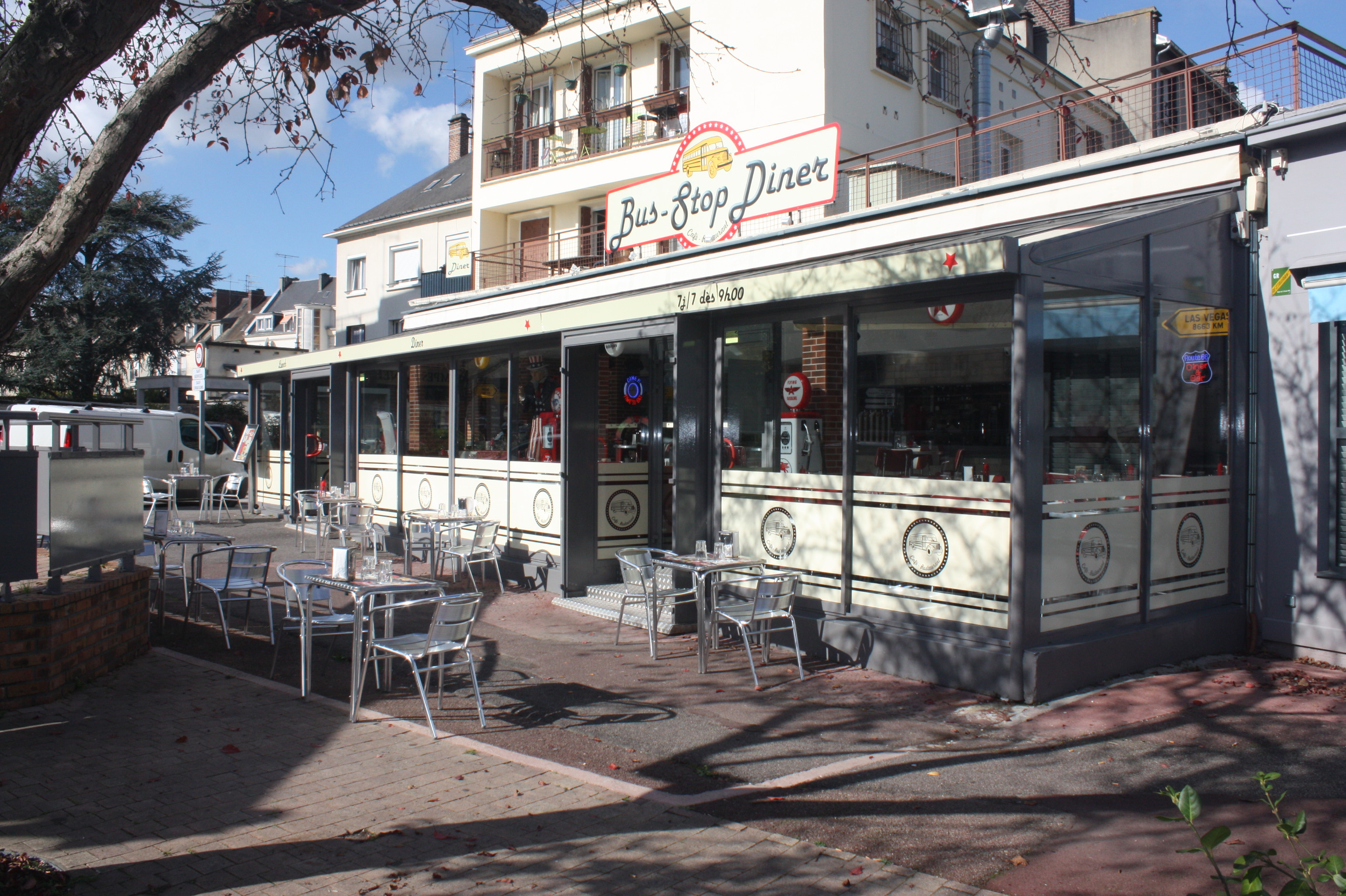 Foto 30 di Bus Stop Diner
