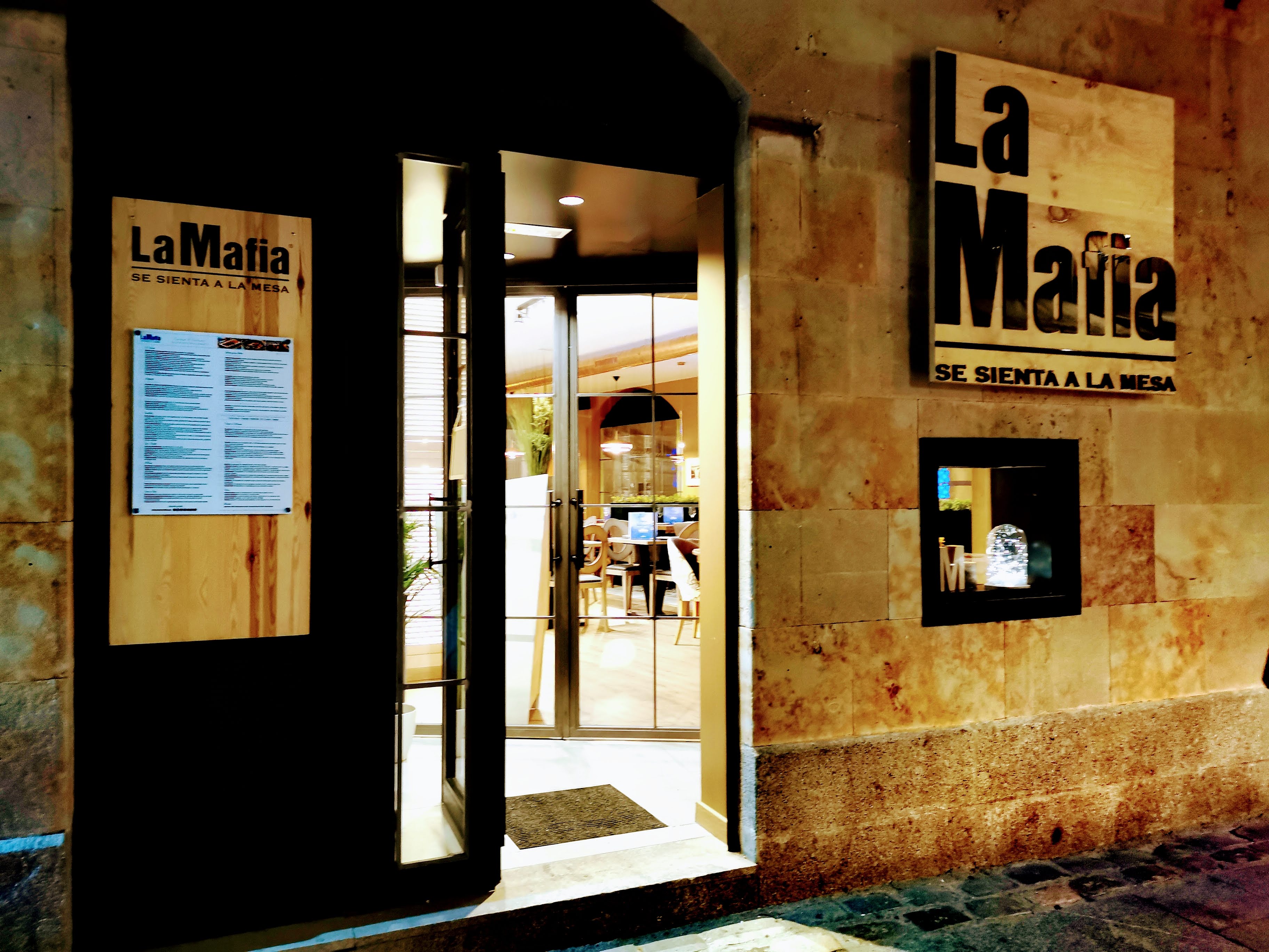 La Mafia se sienta a la mesa