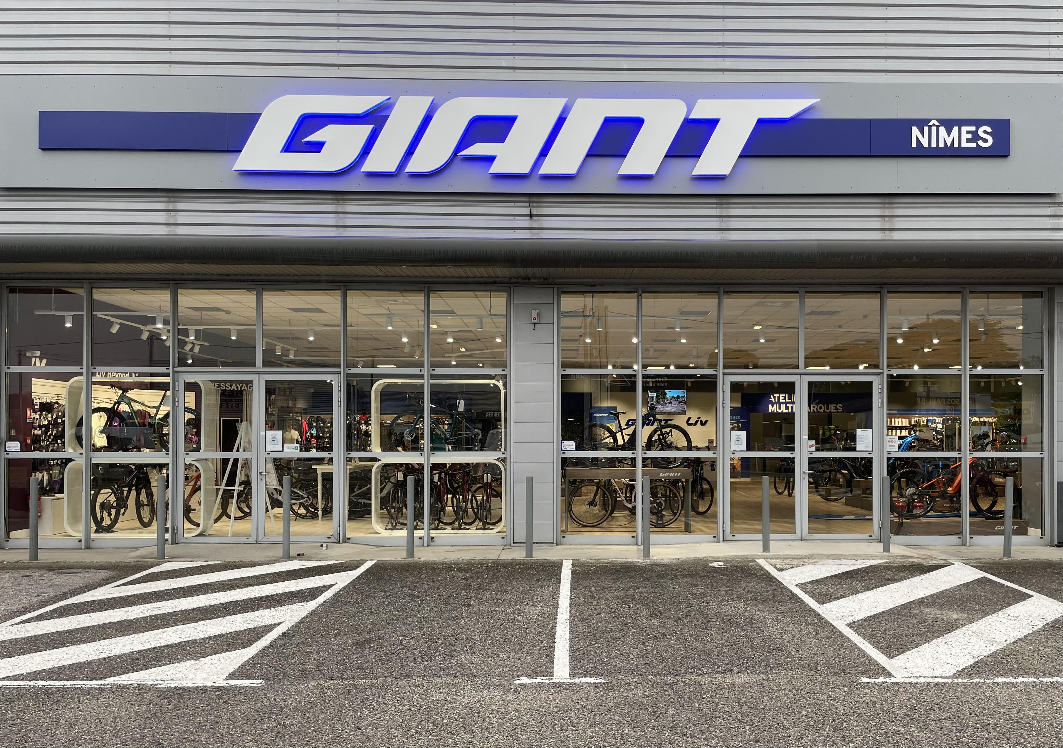 Foto 7 di Giant  Nîmes