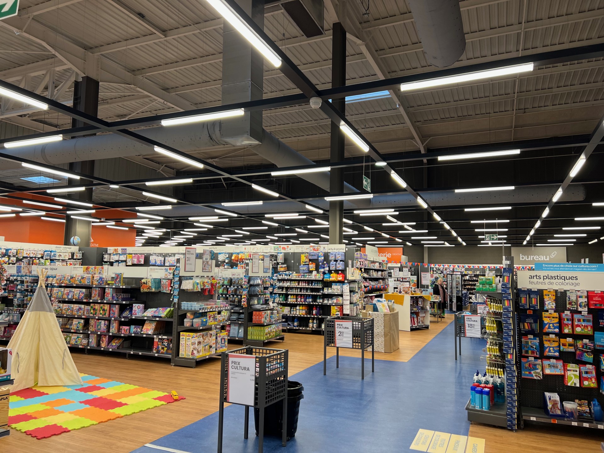 Cultura Neuville En Ferrain - Lille